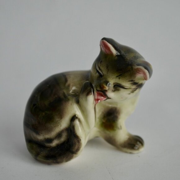 Vintage Gray Tabby Ceramic Figurine Japan - Picture 1 of 5